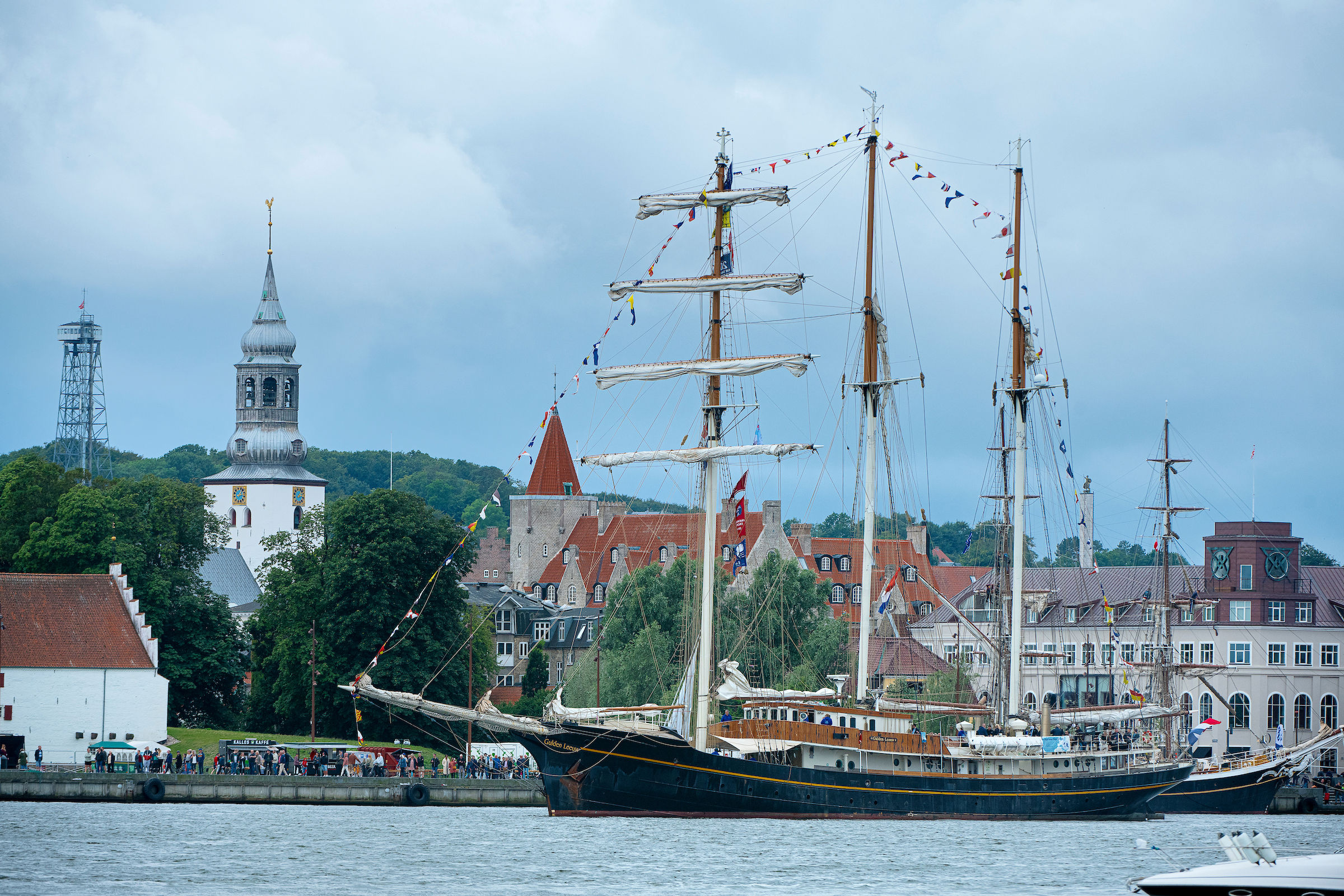 Skib ved Aalborgs Havnefront