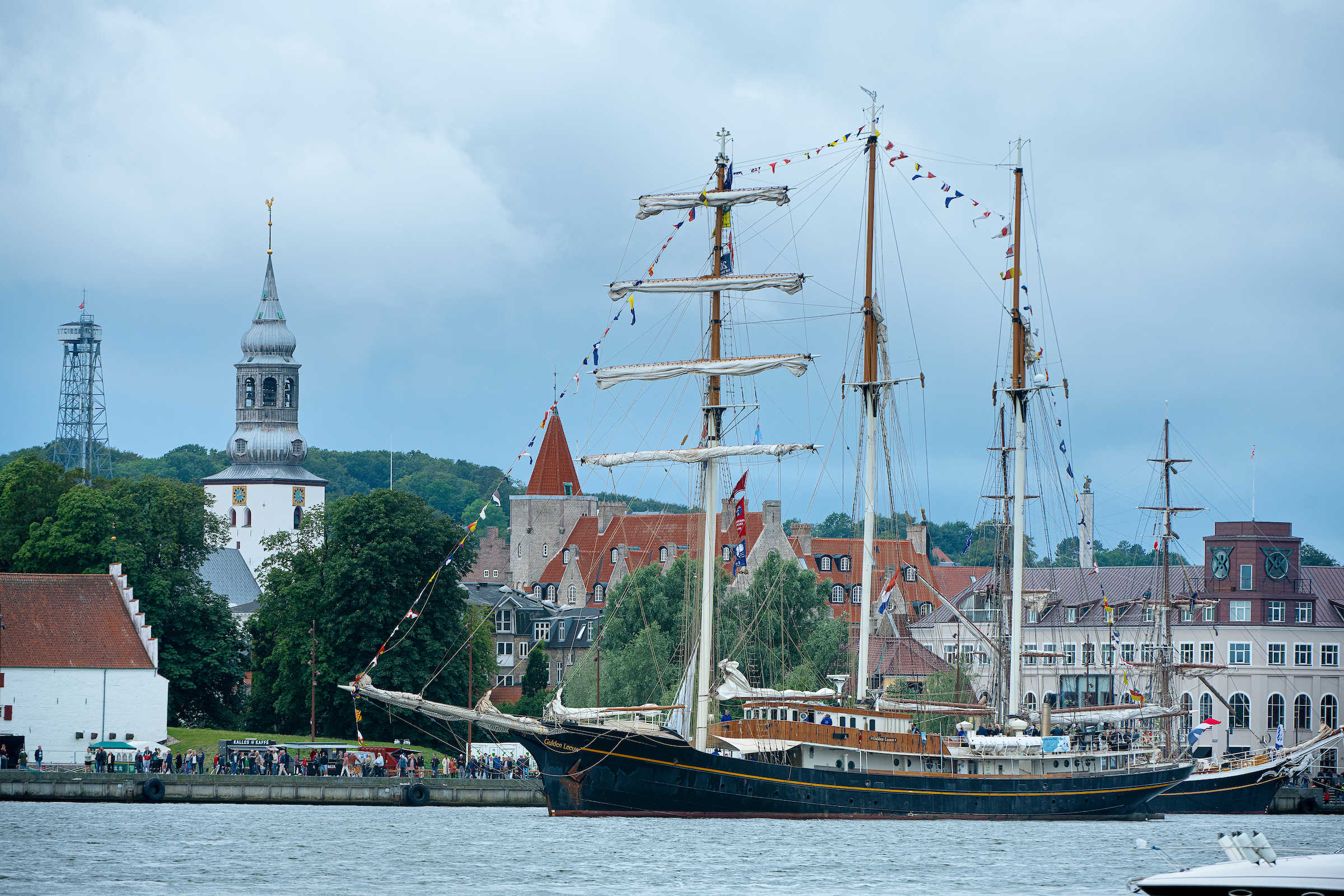 Skib ved Aalborgs Havnefront