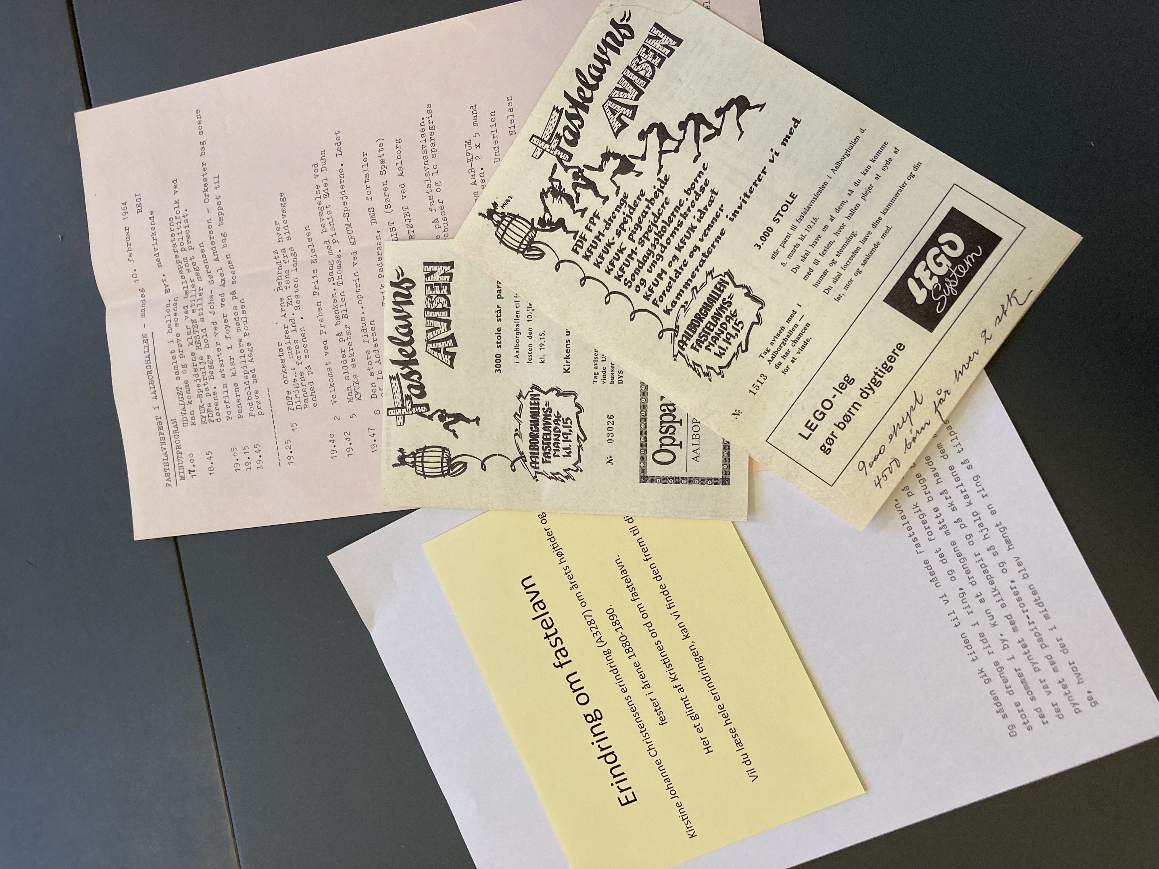 Arkivalier om fastelavn blandt andet fastelavnserindring og fastelavnsavisen.