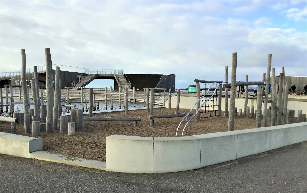 Legeplads på land i Vestre Fjordpark