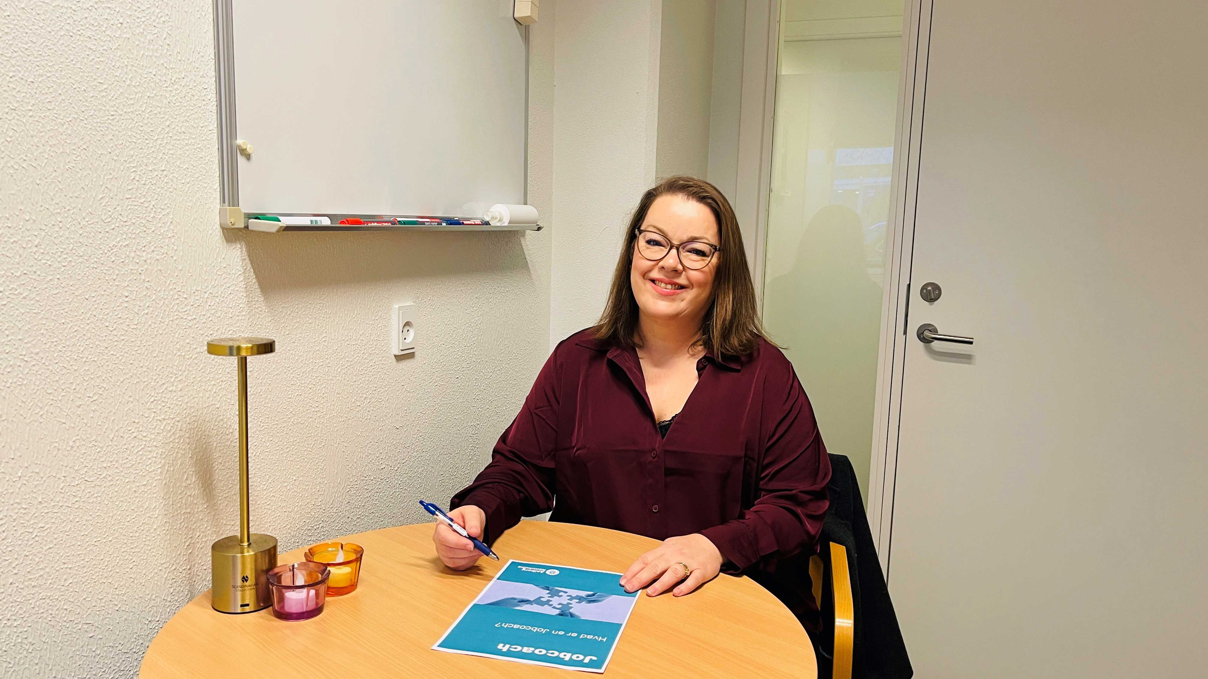 Jobcoach Anja på sit kontor