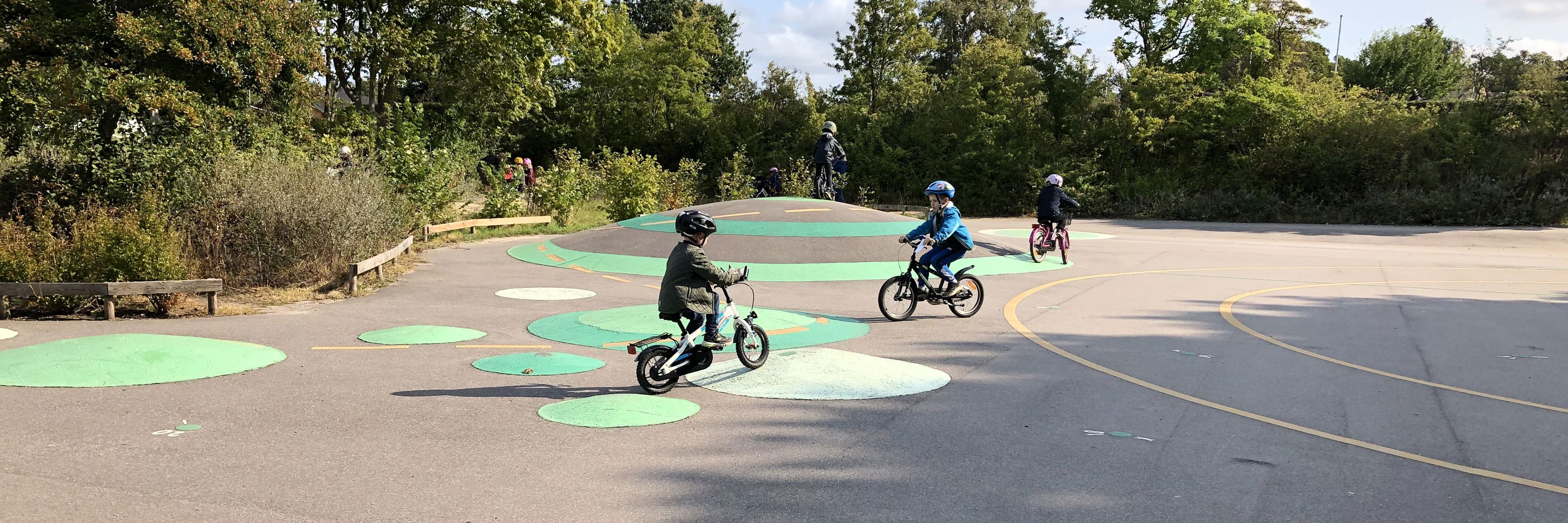 Børn der cykler