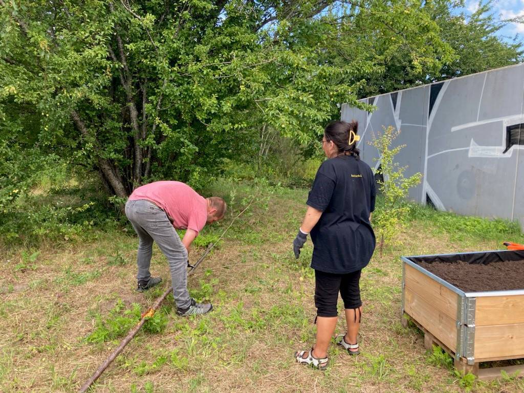 en mand og kvinde udenfor Oaseb