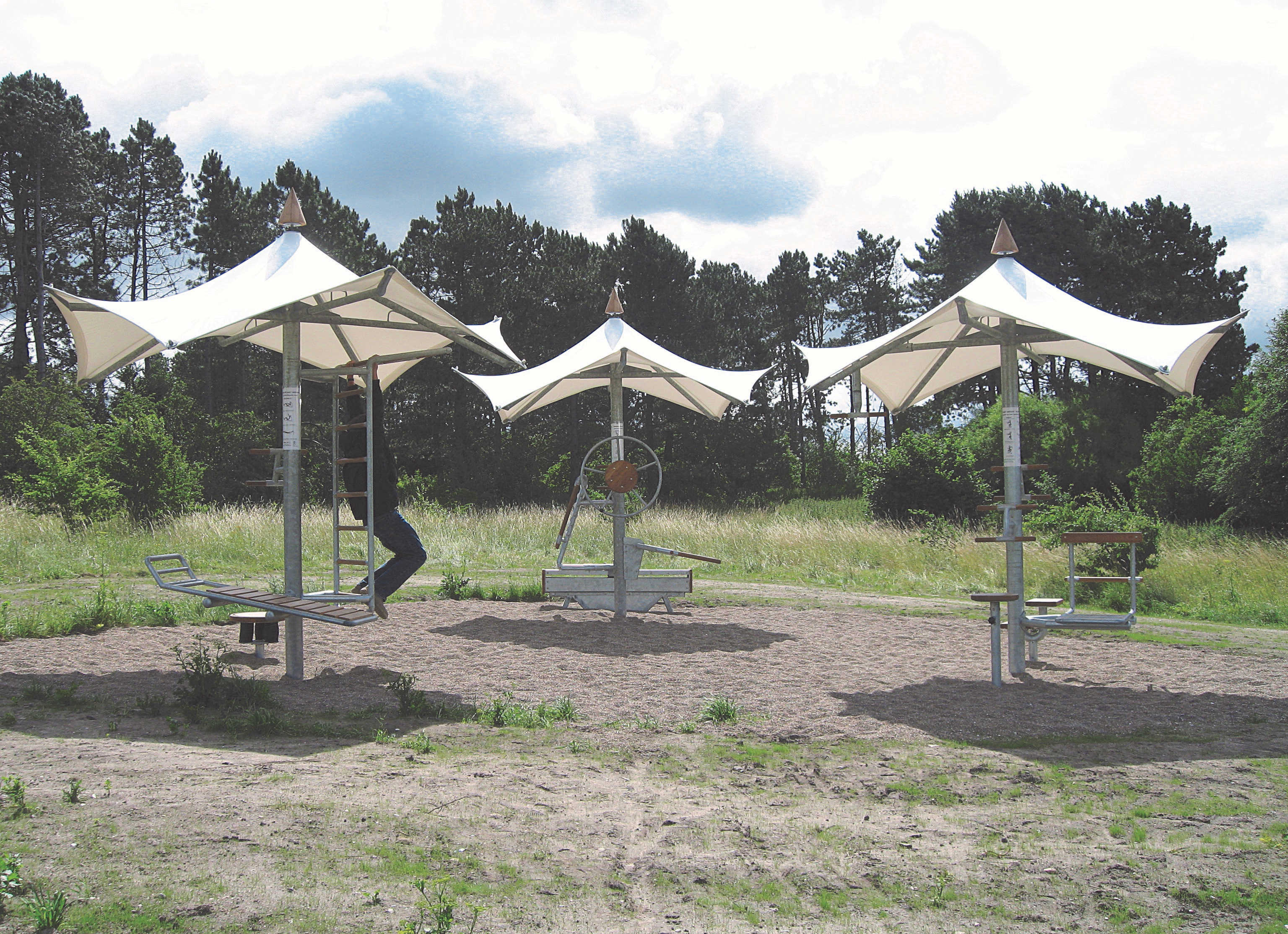 Træningspavilloner i en park