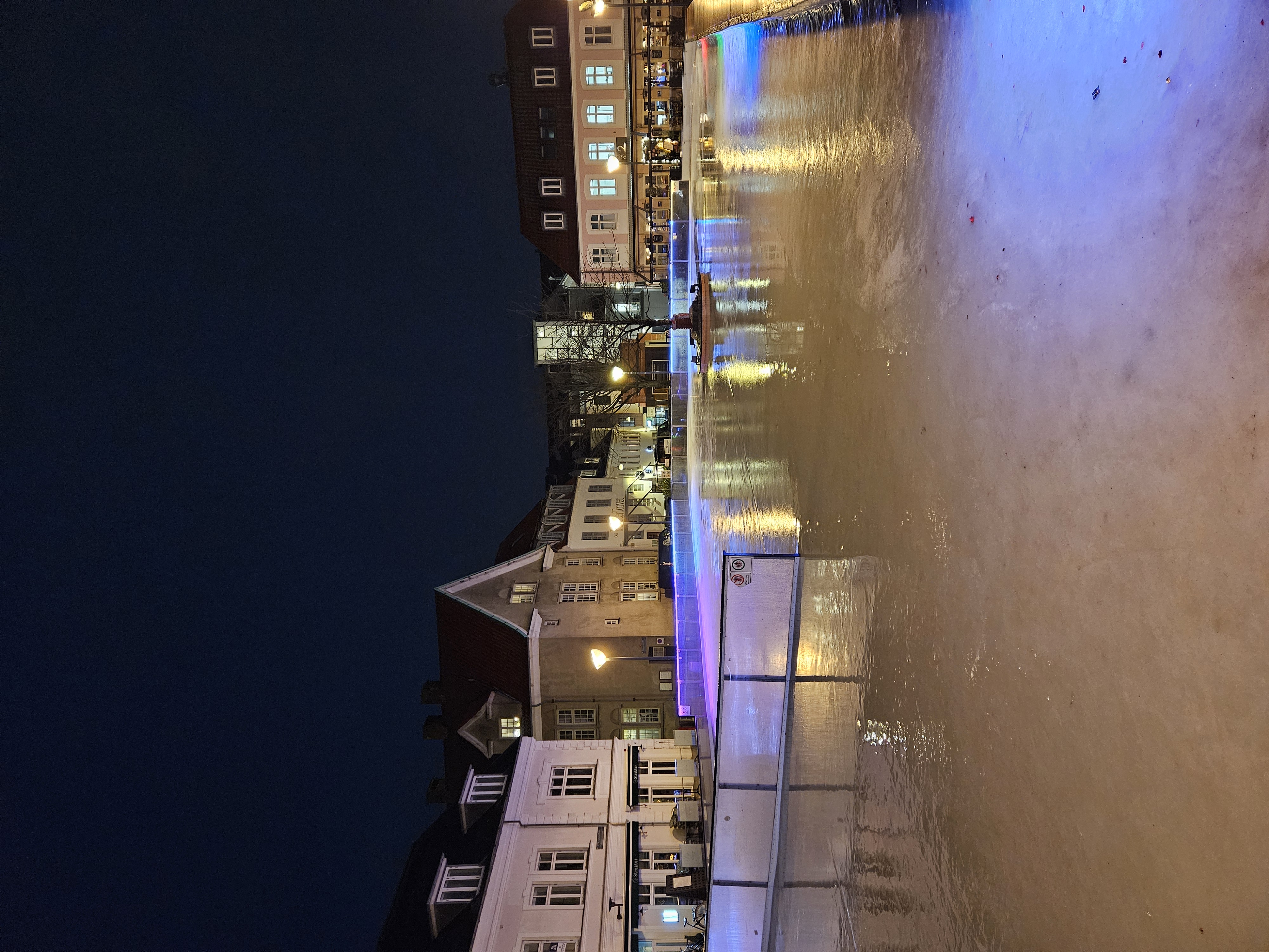 Skøjtebanen ved aftenstid