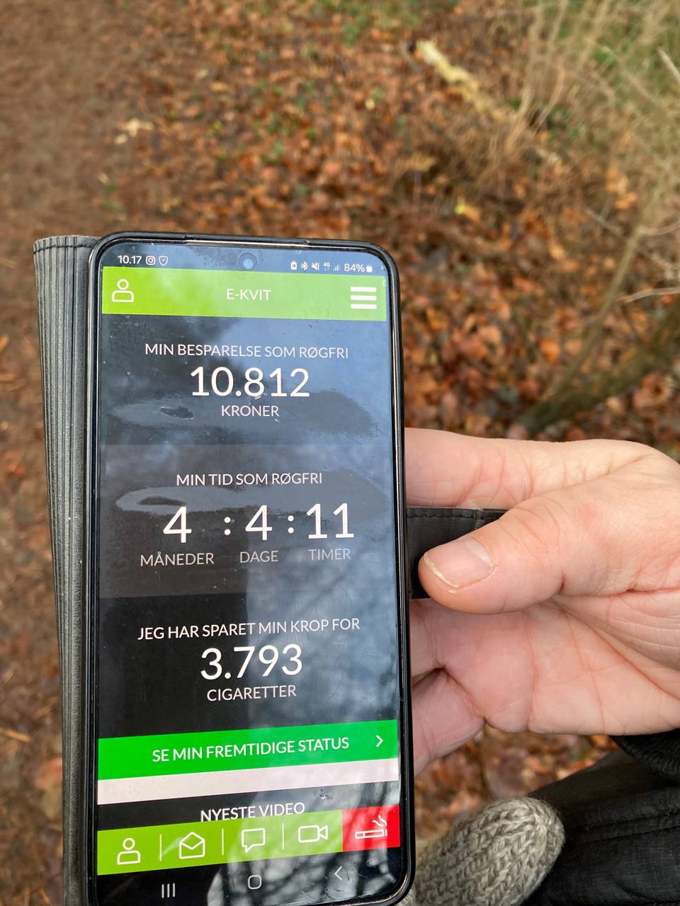 Mobil, der viser besparelser ved rygestop