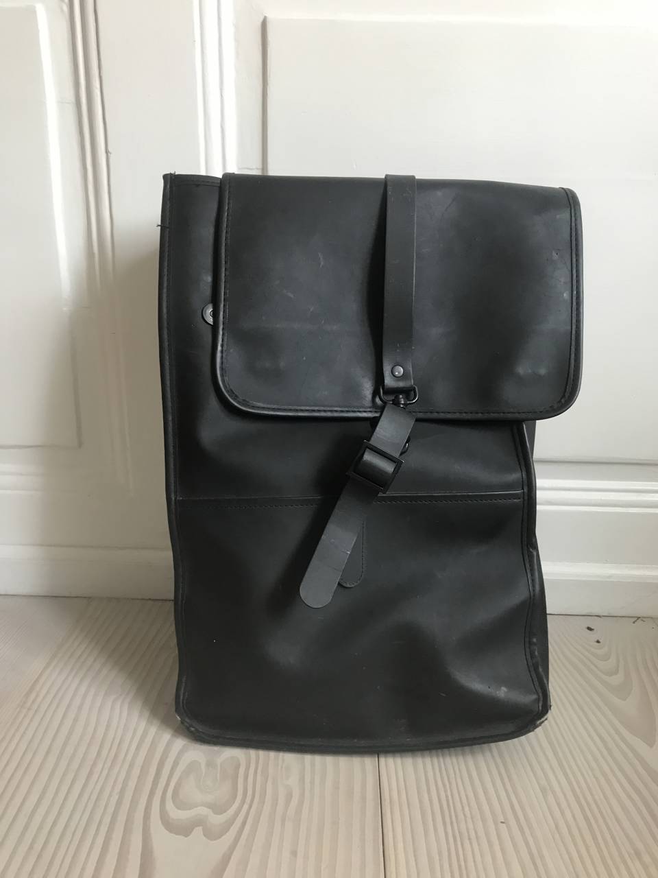 Messingfigur af rygsæk