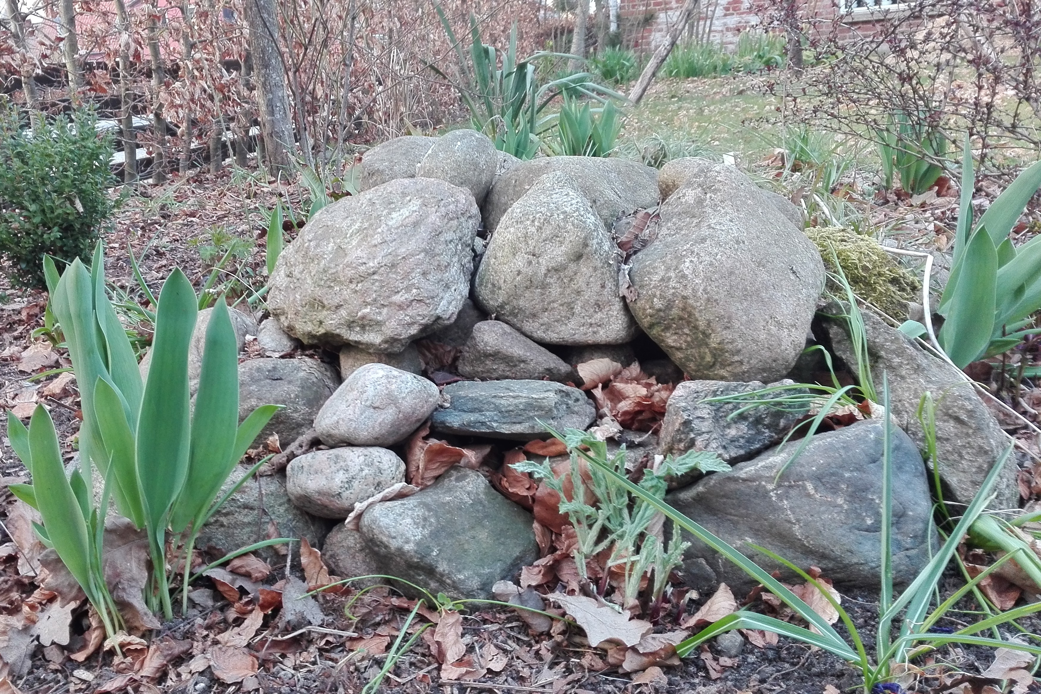 En stenbunke i haven