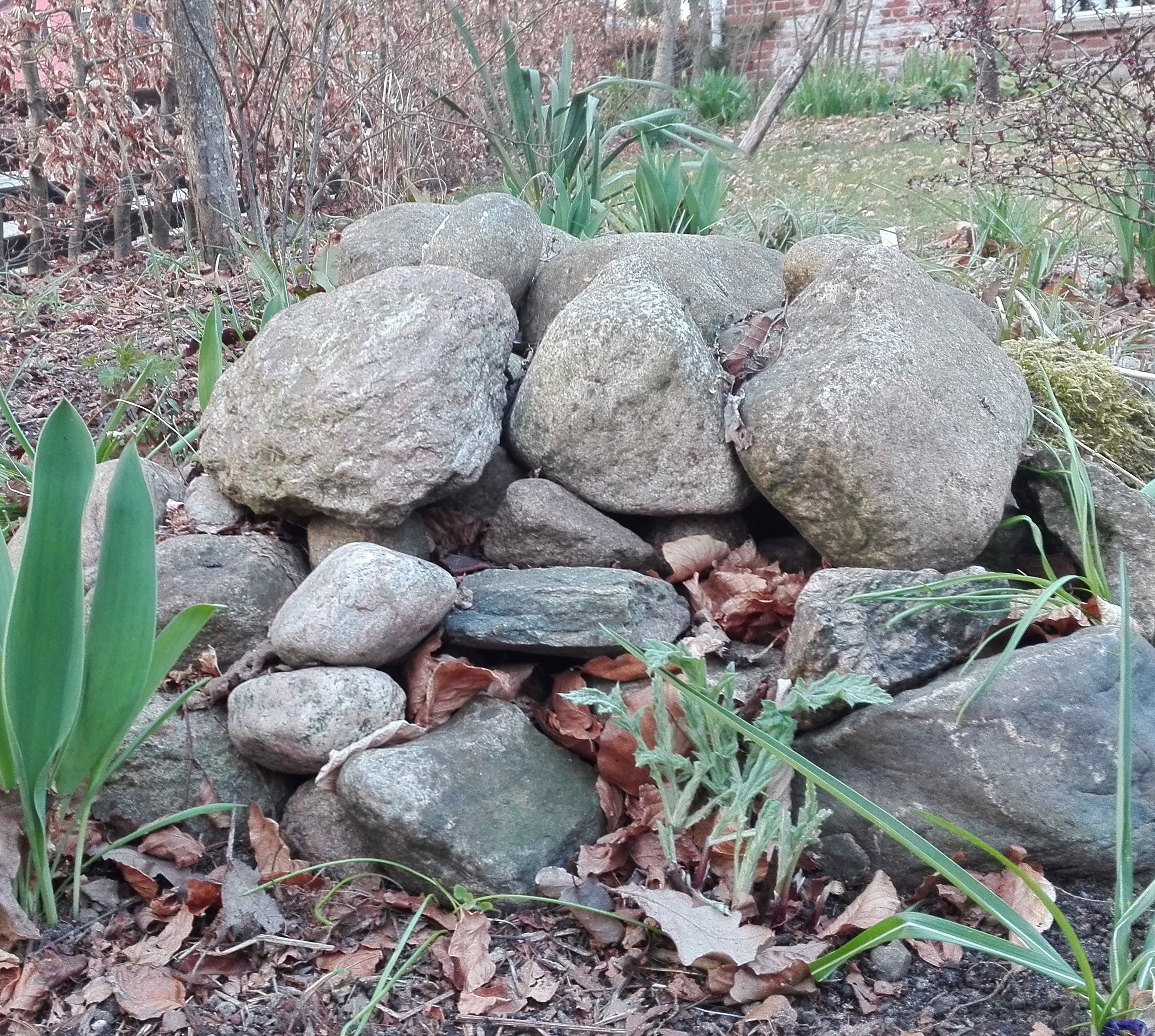 En stenbunke i haven