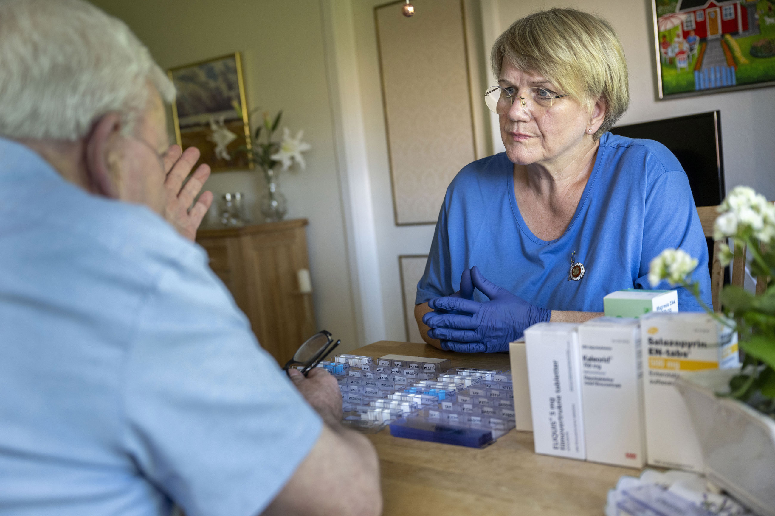 Sygeplejerske i samtale med borger