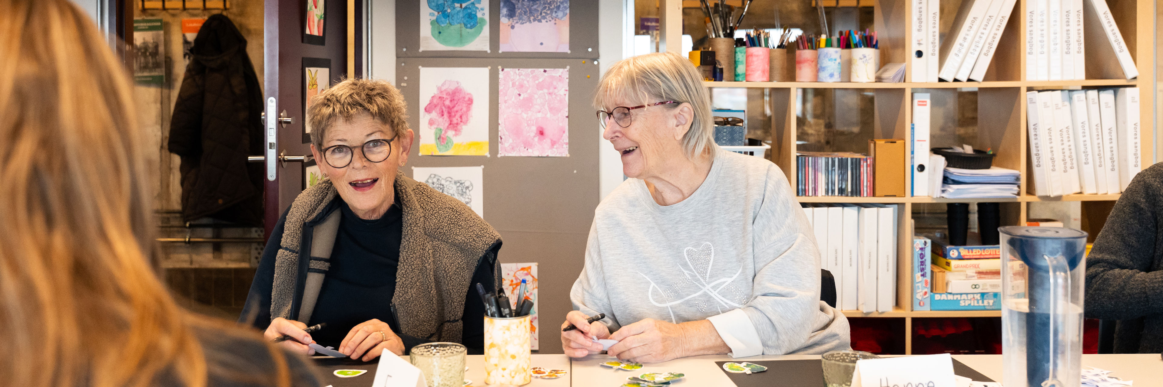 Kvinder i kreativt værksted