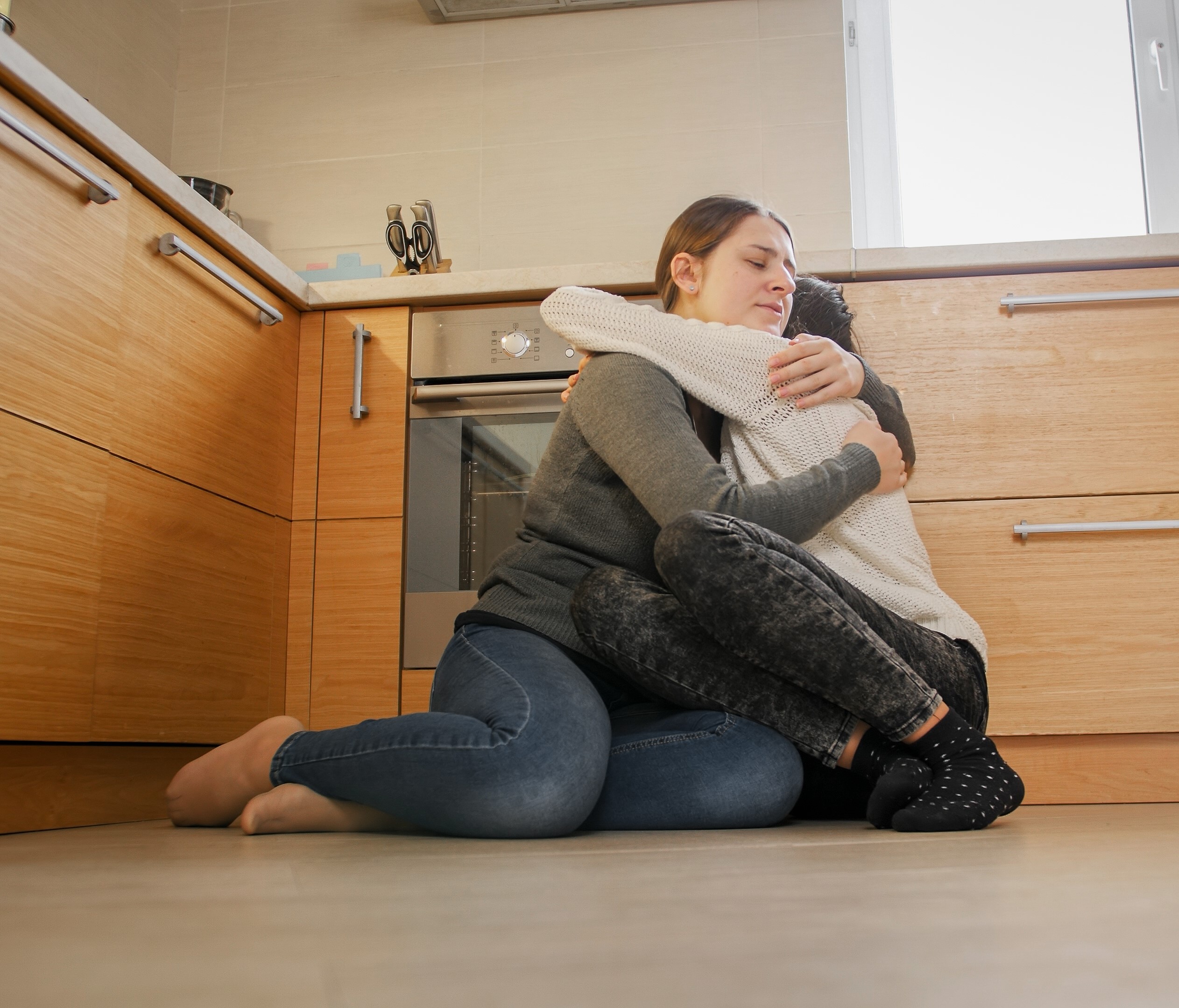 Mor holder om sin datter