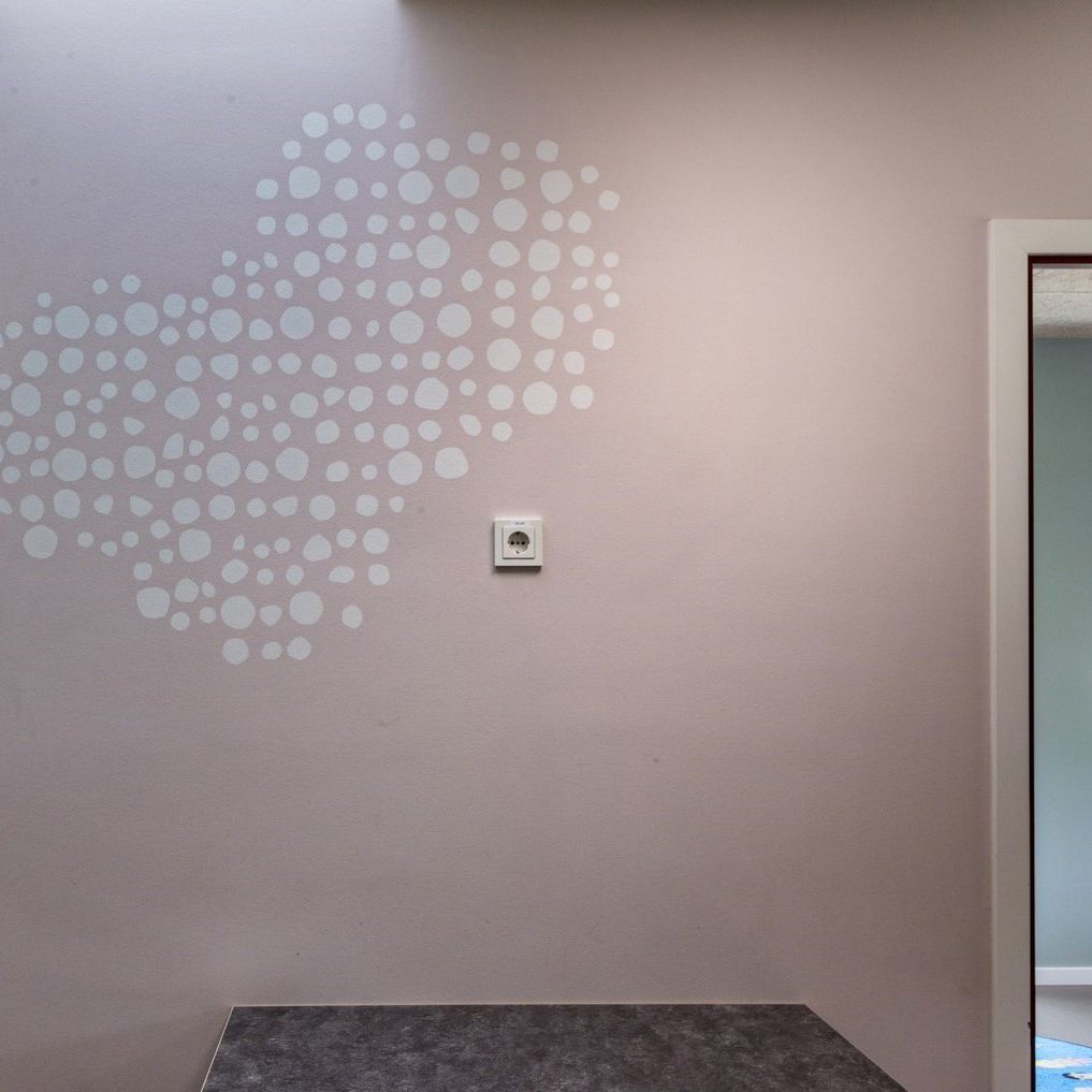 Kunst på væg i Daginstitutionen Bakkeskoven af Lisbet Gertz