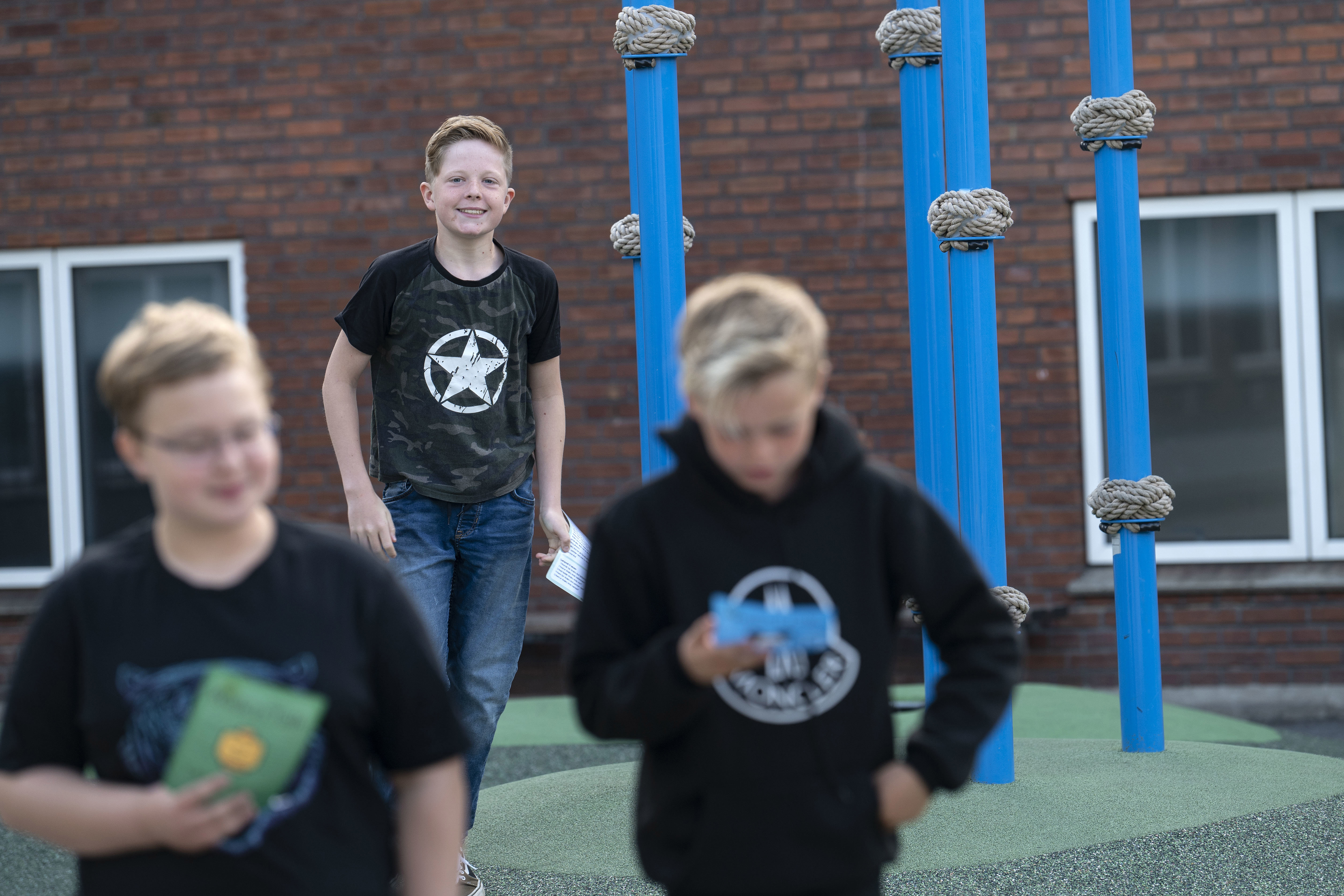 Elever på legeplads