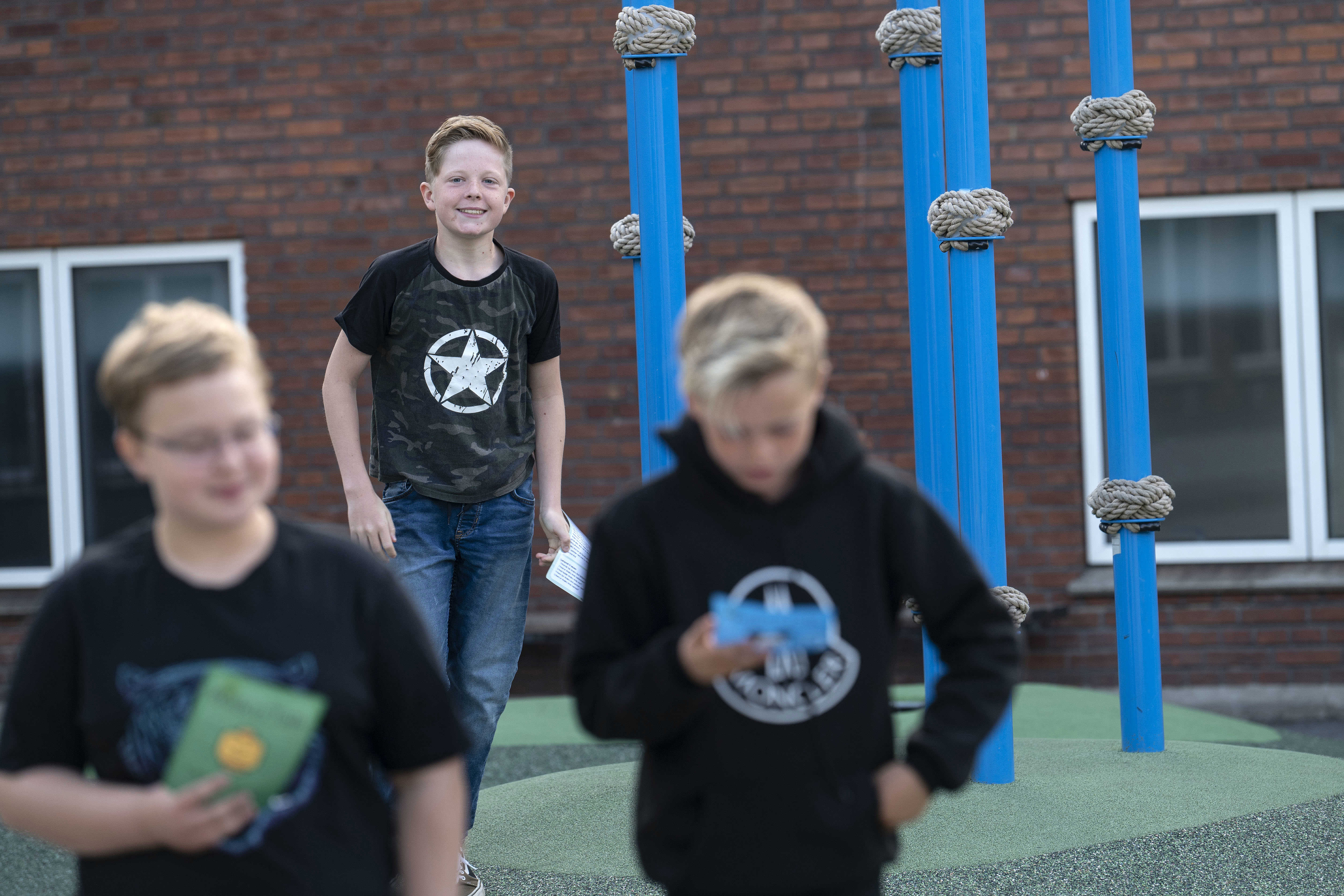 Elever på legeplads