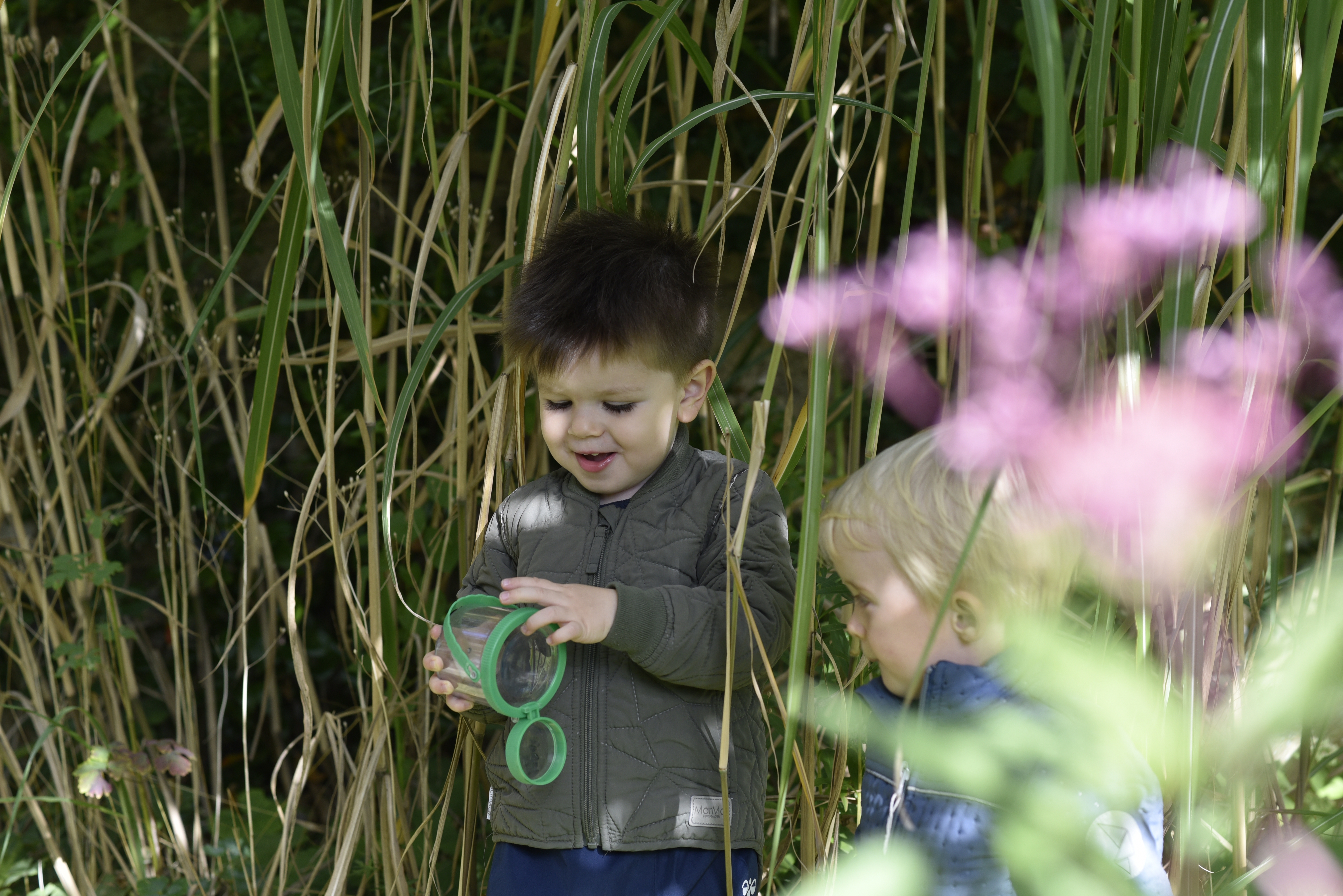 Små børn der leger